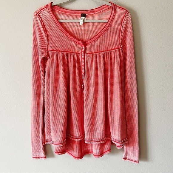 Free People We the Free Kai Burnout Thermal Henley High Low Top Red Size XS - Picture 1 of 12